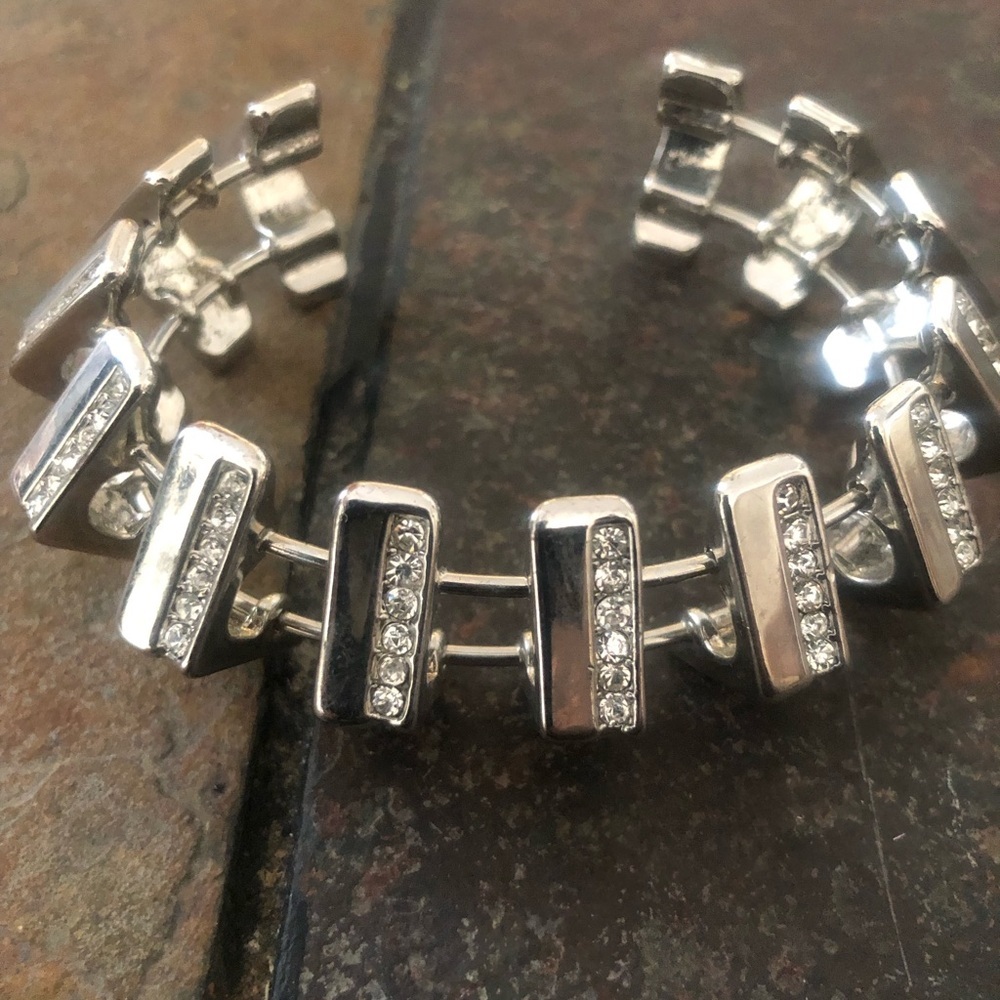 Jewelry - Picture 3 of 9
